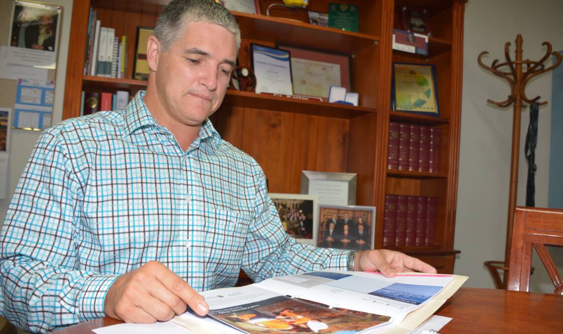 Mount Isa State MP Rob Katter looks at the findings from the Lead Pathways Study into air. Photo: Chris Burns. 