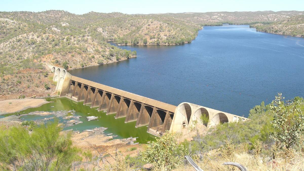 Lake Julius is 70 kilometres from Mount Isa. This is Mount Isa's backup water supply, when there is shortages in Lake Moondarra.