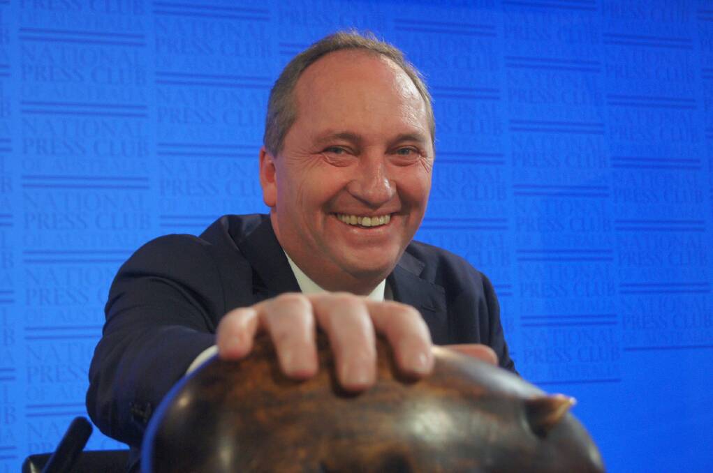 Nationals leader Barnaby Joyce under pressure to win his seat of New England on election day 2016.