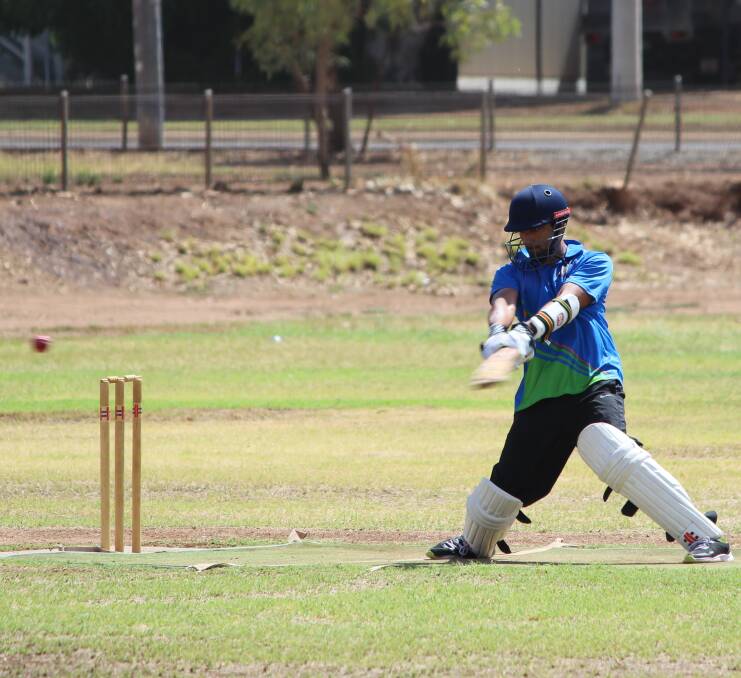 Batter Up: Isa Challengers are calling on keen cricket players to join their local team. Photo: Samantha Walton.