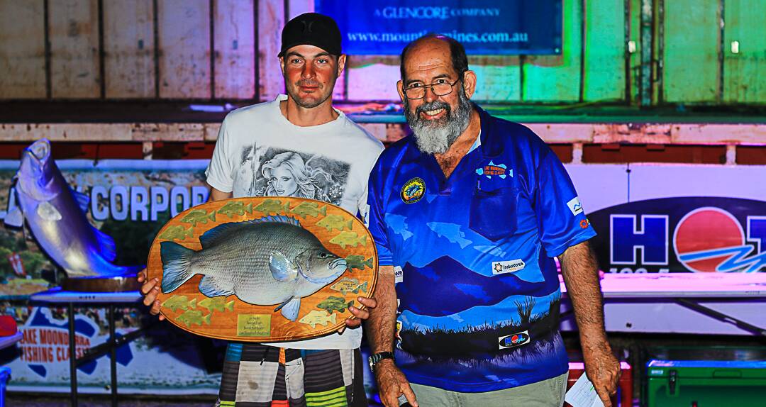 WINNER: 2015 Co-Event Manager Steve Farnsworth presents Chris Kirikos with the perpetual Heaviest Sooty Grunter Trophy last year.