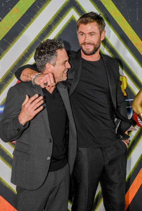 Actor Chris Hemsworth (right) and actor Mark Ruffalo on the red carpet for the special screening of the film Thor Ragnarok based on the Marvel Comics character Thor, in Sydney, Sunday, October 15, 2017. (AAP Image/Brendan Esposito) NO ARCHIVING