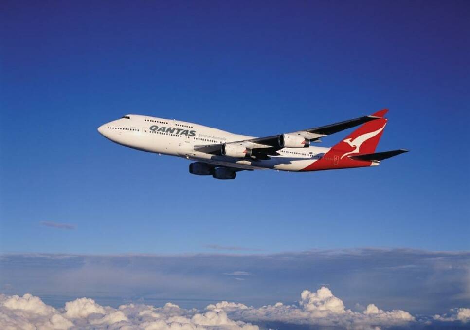 Quantas Boeing 747-400 has a 2-4-2 cabin configuration. 