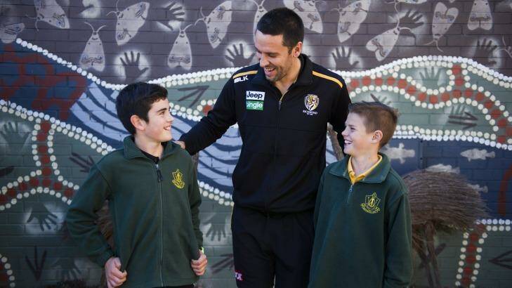 Former Richmond AFL player Troy Chaplin with Queanbeyan West Public School year 6 students Bailee Gilbert and Michael Armstrong, who both play for the Queanbyean Tigers.  Photo: Rohan Thomson