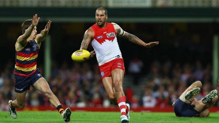 Powerful: Lance Franklin looks upfield during the Swans-Crows semi-final at the SCG.