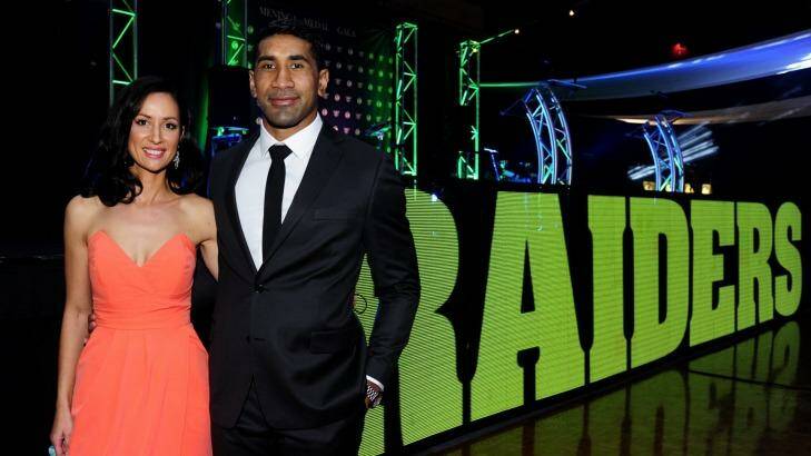 Sia Soliola with wife Gemmah after he won last year's Mal Meninga Medal.  Photo: Melissa Adams 