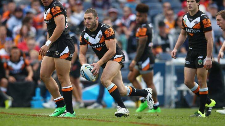 Happy hooker: Robbie Farah runs the ball during the round 25 NRL match between the Wests Tigers and the New Zealand Warriors at Campbelltown Sports Stadium. Photo: Mark Kolbe