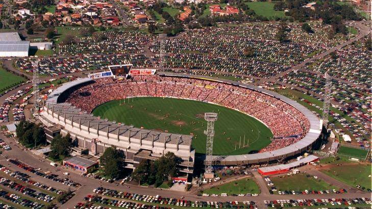 Farewell: The Hawks-Swans clash for Waverley's final game on August 29, 1999 attracted 72,130 people. Photo: The Age