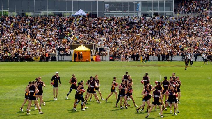 Supporters watch Hawthorn players at the final training day of 2012 Waverley. Photo: Sebastian Costanzo
