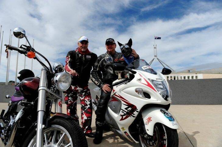 Tex O'Grady with Bundy outside Parliament House, Canberra, during a ride in 2009 for organ donor awareness. Photo: Marina Neil
