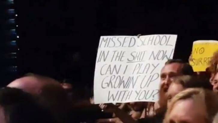 The teenager held up this sign before being asked to come on stage. Photo: MsEsther76/Youtube