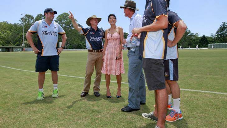 Premier Campbell Newman campaigns at Valley District Cricket Club in Ashgrove. Photo: Renee Melides
