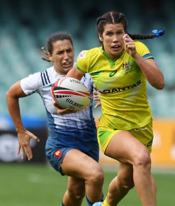 Charlotte Caslick of Australia runs with the ball before scoring a try against France during their Pool A match during Day 1 of the Sydney 7's rugby competition at the Allianz Stadium in Sydney, Friday, January 26, 2018.  (AAP Image/David Moir) NO ARCHIVING, EDITORIAL USE ONLY