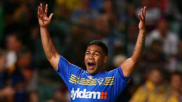 Hands up who wants to stay?:  Chris Sandow is off contract at the end of this season. Photo: Mark Kolbe