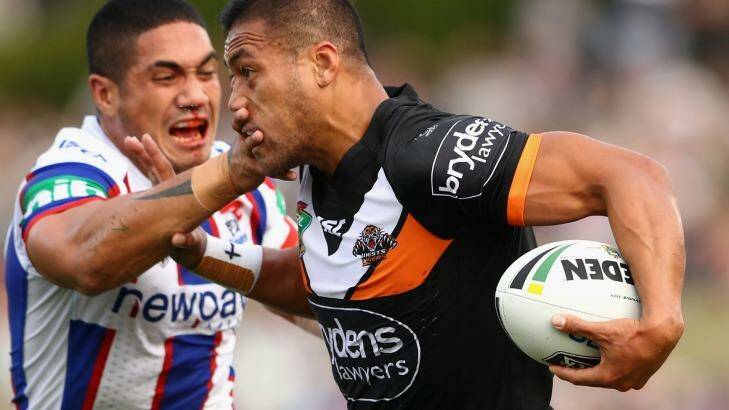 Keeping the defence at arm's length: Tim Simona puts on a big fend. Photo: Getty Images 