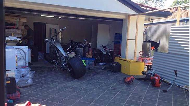 Police raid a Gold Coast home on Tuesday as part of their investigation into an alleged drug syndicate. Photo: Ten News