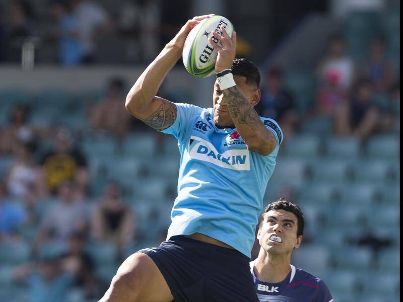 Israel Folau will remain on the wing after reigniting the NSW Waratahs' Super Rugby season.