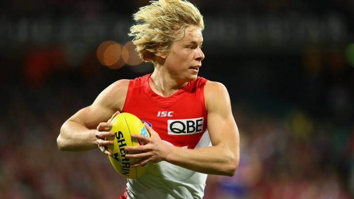 Tough quarter: Isaac Heeney runs with the ball during match against the Western Bulldogs. Photo: Cameron Spencer