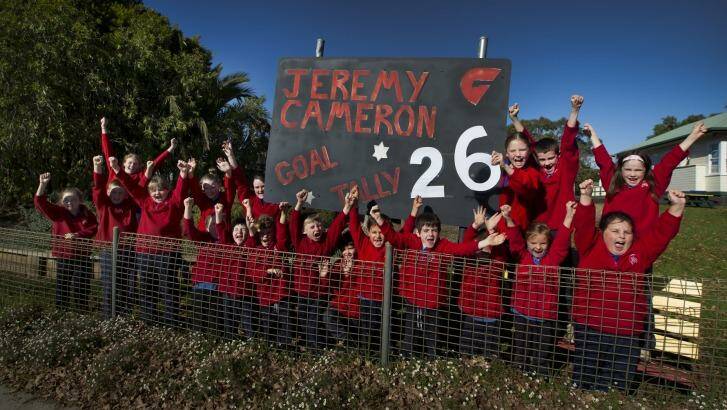 Dartmoor Primary School students with the updated Jeremy Cameron goal tally sign this week.  Photo: Simon O'Dwyer