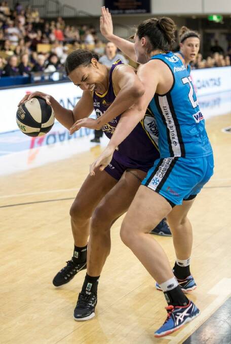 Coming through; boomer Liz Cambage makes heavy contact with canberra??????s Lauren Scherf. Melbourne Boomers v Canberra Capitals. WNBL, 18/11/2017. State Basketball Centre, Photo: Mick Connolly Coming through: Boomer Liz Cambage makes heavy contact with canberra??????s Lauren Scherf. Melbourne Boomers v Canberra Capitals. WNBL, 18/11/2017. State Basketball Centre, Photo: Mick Connolly