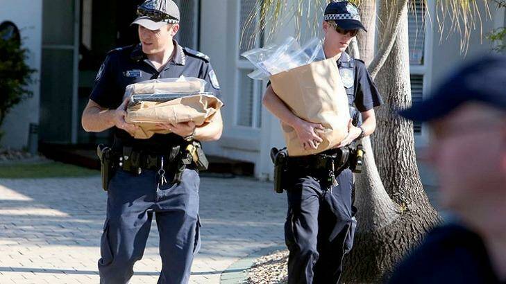 Police at a Cleveland home after exercising six search warrants. Photo: Stephen Archer, Redland City Bulletin