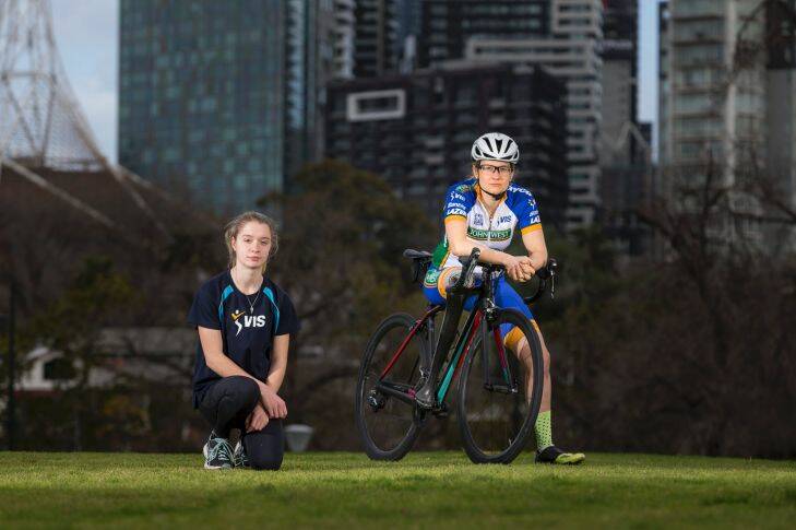 Paralympic athletes Isis Holt (L) and Hannah
McDougall (R). Melbourne. August 16th 2017. Photo: Daniel Pockett