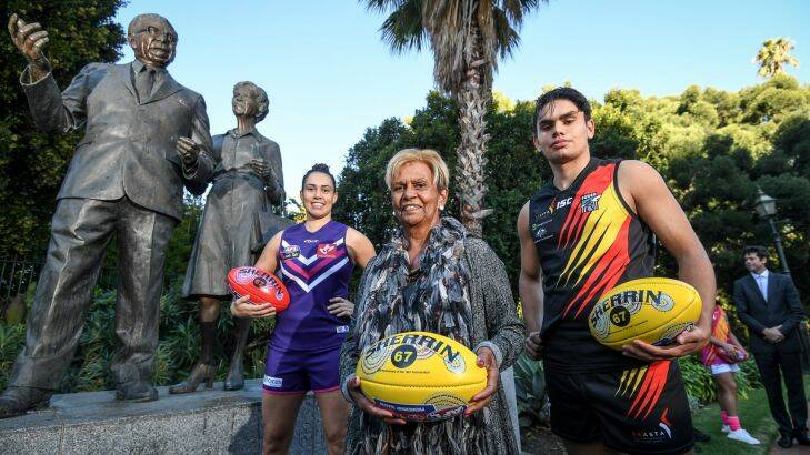 The Age, News 22/05/2017, picture by Justin McManus. Launch of the AFL Sir Douglas Nicholls Indigenous round at the statue of Sir Douglas Nicholls and wife Lady Gladys Nicholls. L-R Kirby Bently, Aunty Pam Pedersen (Daughter of Sir Doug) and Rex Davidson-Smith.