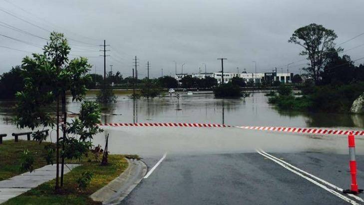 Queensland weather. Flooding through Rocklea. Photo: Higgins Storm Chasing  - Teegan 