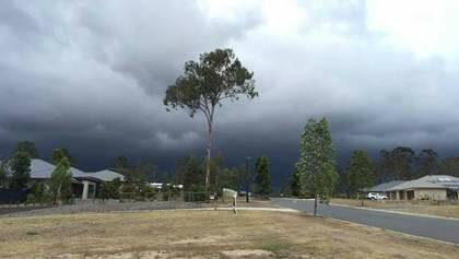 A storm rolls in over Logan on Wednesday afternoon. Photo: Robert Markovic/Higgins Storm Ch