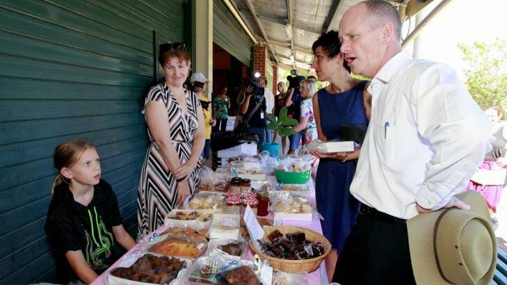 Premier Campbell Newman speaks to people locals at Newmarket State School, Brisbane. Photo: Renee Melides