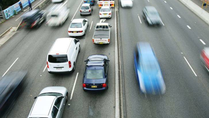 A long distance lane on the M1 would reduce the need for lane changing, says Griffith University School of Engineering researcher Xiaobo Qu.