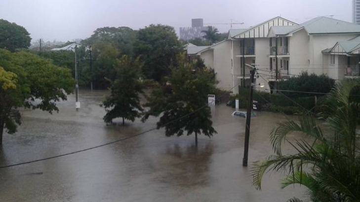 East Brisbane with cars submerged Photo: Higgins Storm Chasing  - Becca M