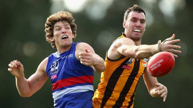 Will Minson of the Bulldogs and Jonathon Ceglar of the Hawks contest the ball during the VFL qualifying final on Saturday. Photo: AFL Media/Getty Images