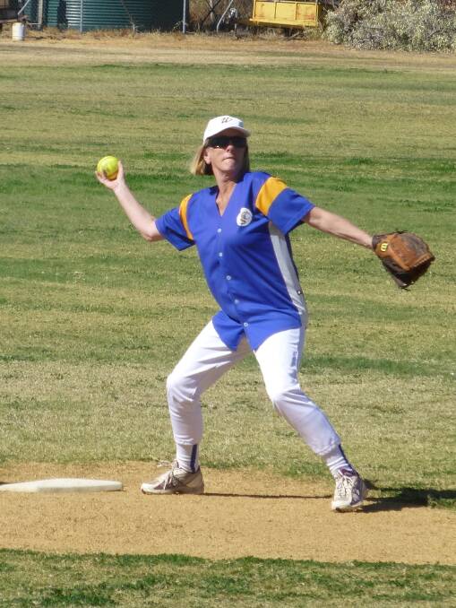 STAR FIELDER: Wanderers Gold Lucy Lillecrapp fields the ball and sends it to first base.