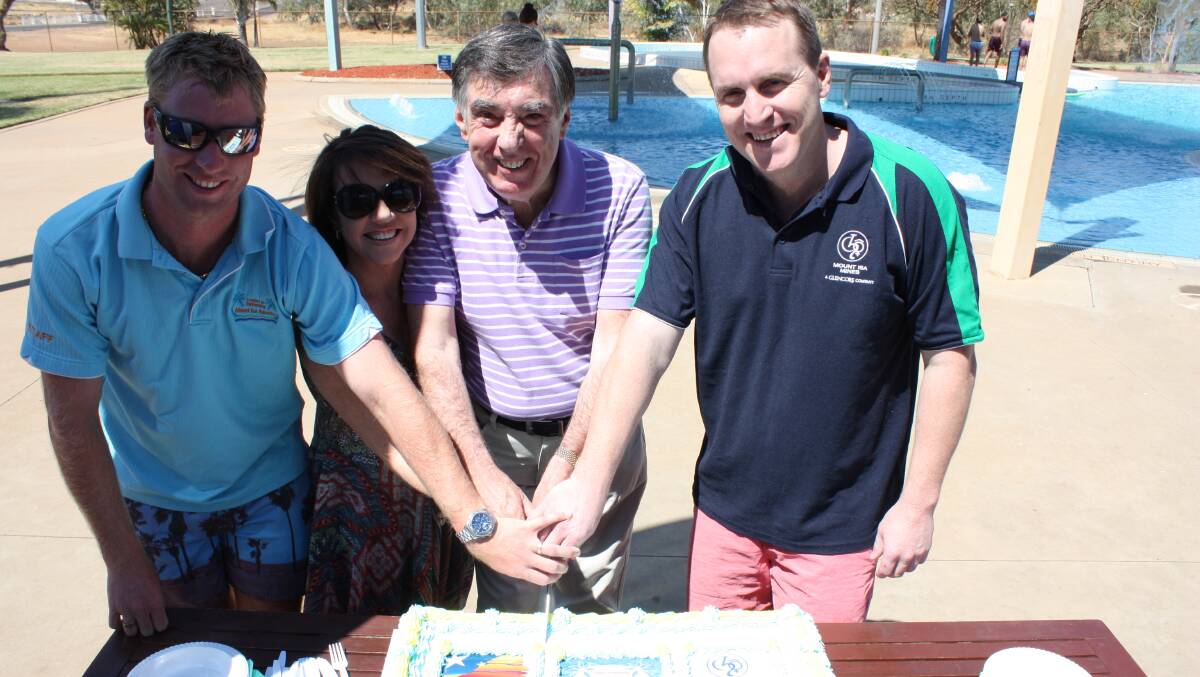 Pool managers Brian and Bernadette Rodriquez, Glencore’s Matt O’Neill, and Mayor Tony McGrady cut the cake for the official opening of the heated leisure pool.