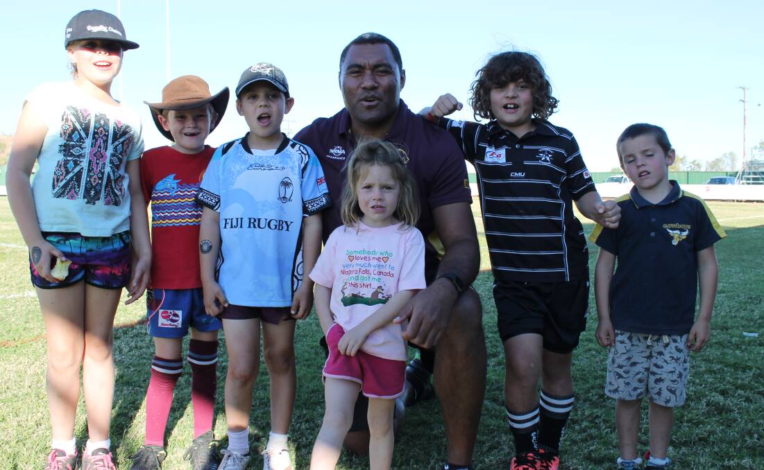 Former Broncos player Petero Civoniceva took the time to give Mount Isa kids some encouraging words.
