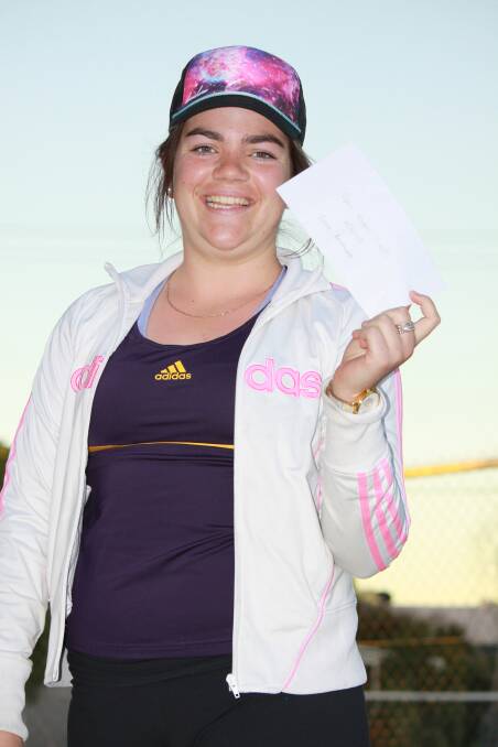 MOUNT ISA OPEN: Emma Braithwaite, 15, shows off her winner's cheque for taking out the Buffs Mount Isa Open women's singles. - Picture: KEAGAN RYAN/5576