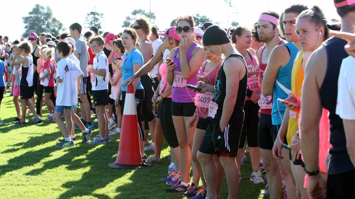 Hundreds turned out for the Mother's Day Fun Run and Walk in Wollongong, NSW. Photo: KEN ROBERTSON