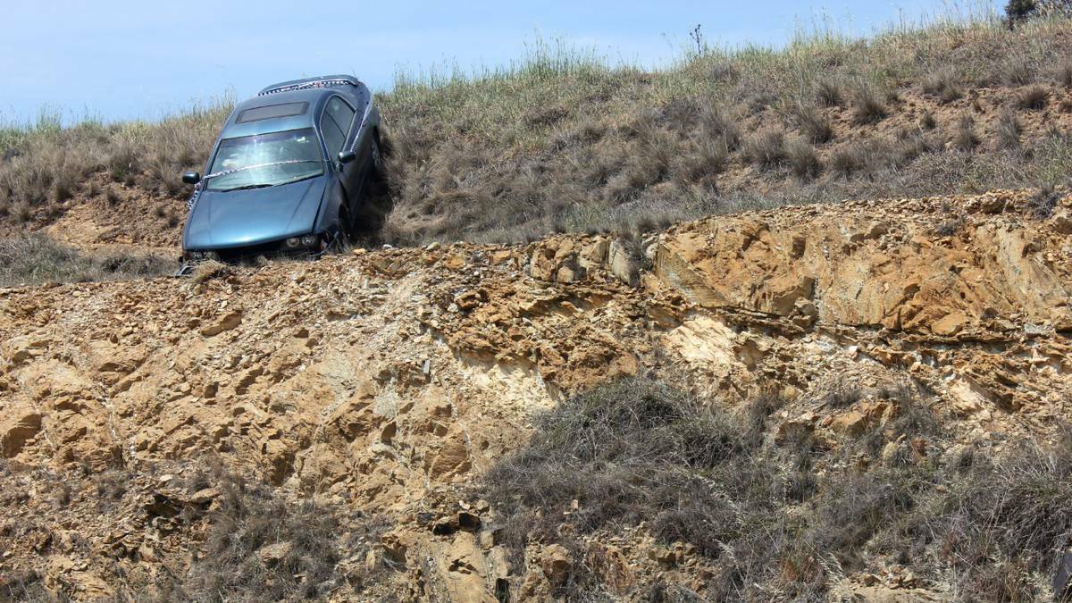 While attempting to make an illegal u-turn on the Hume Highway near Run-O-Waters hill near Goulburn in NSW, a man has steered his vehicle over the edge of a small cliff clearly unaware of the 10 metre drop on the other side. 