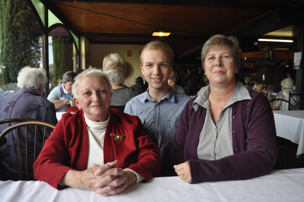 Barbara Todd, of Adelaide, celebrates Mother’s Day at Dundees Hotel, Murray Bridge with Mypolonga’s Ben and Janelle Traeger.