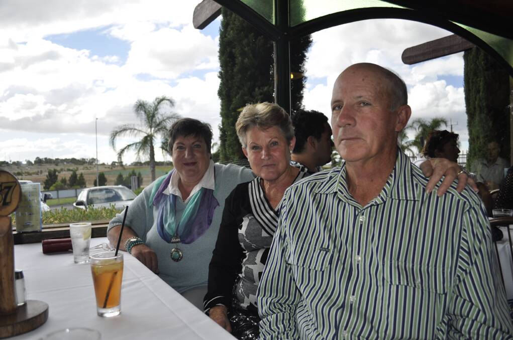 Colleen Cavanagh, of Tintinara, joins fellow Tintinara couple Kathy and Tony McCabe for lunch at Dundee’s Hotel.