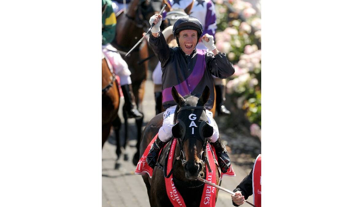 Damien Oliver returns to scale on Fiorente after winning the 2013 Melbourne Cup. Picture by Sebastian Costanzo/The Age.