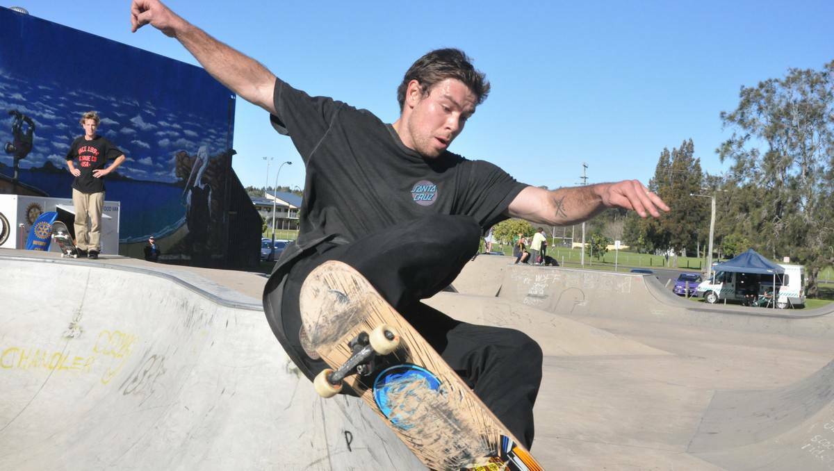 Pro skate Sam Giles wowed the crowds at the Hanging Rock skate park in Batemans Bay on Saturday. Picture: Dean Benson.