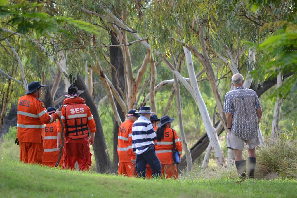 Search continues for missing Mount Isa teenager. SES crews scour a part of Breakaway Creek this morning.