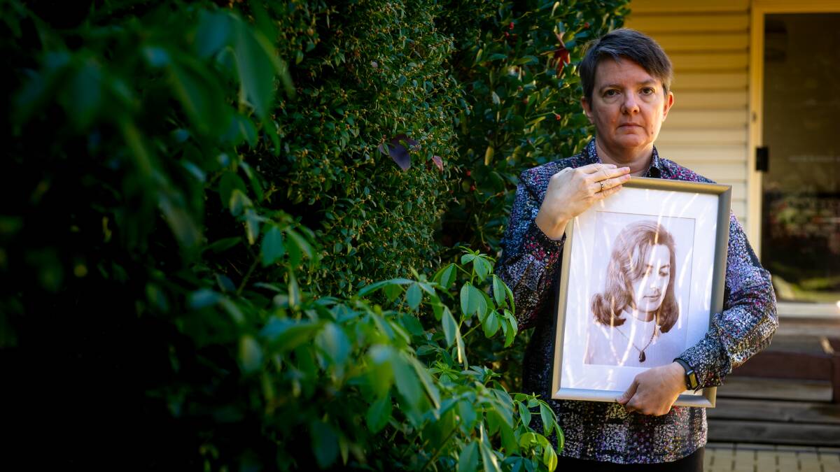 Mary-Anne Cosgrove with a photo of her mother, Blanca. Picture: Elesa Kurtz 