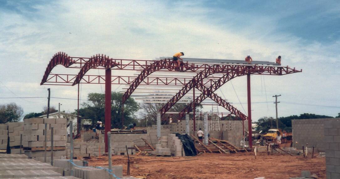 The construction of John Flynn Place underway in 1988.