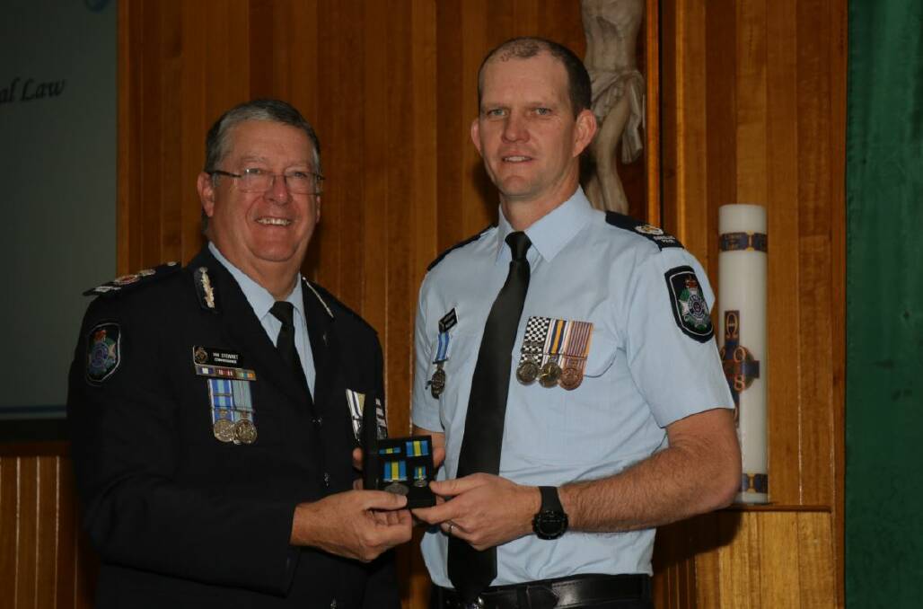 Senior Sergeant Brad Inskip receiving the Royal Solomon Islands Police Force International Law Enforcement Co-operation Medal from Commissioner Ian Stewart.