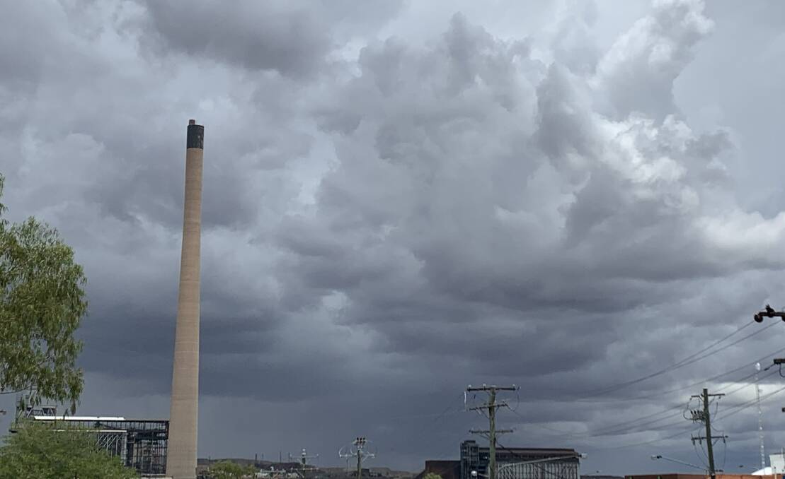 RAIN: Storm rolling across the Mount Isa from the west on Wednesday January 22. Photo: Samantha Campbell.