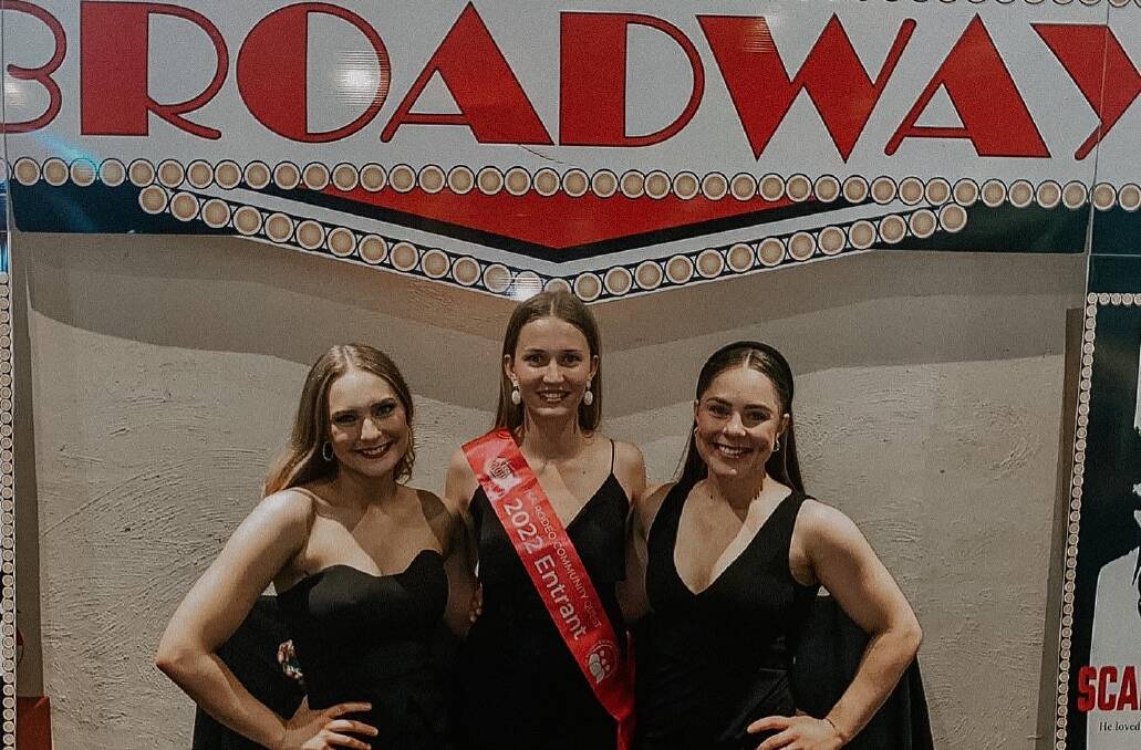 2022: Isa Rodeo Community Quest Phoebe Ryder (middle) at her Broadway fundraiser. Photo supplied.