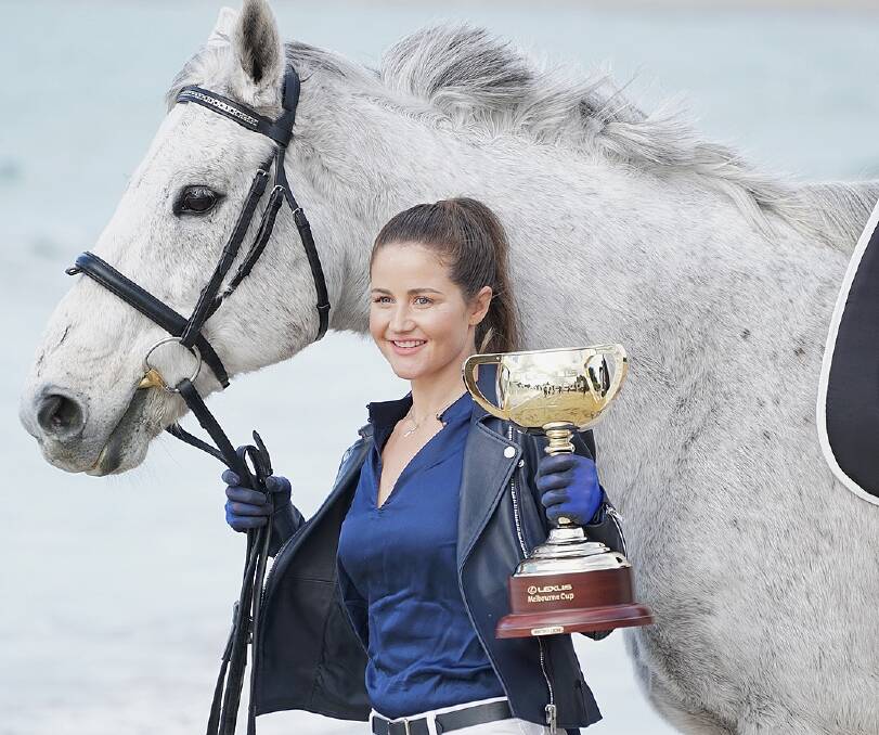 2015 Melbourne Cup-winning jockey Michelle Payne with 2007 Melbourne Cup-winner Efficient holding the 2021 trophy.